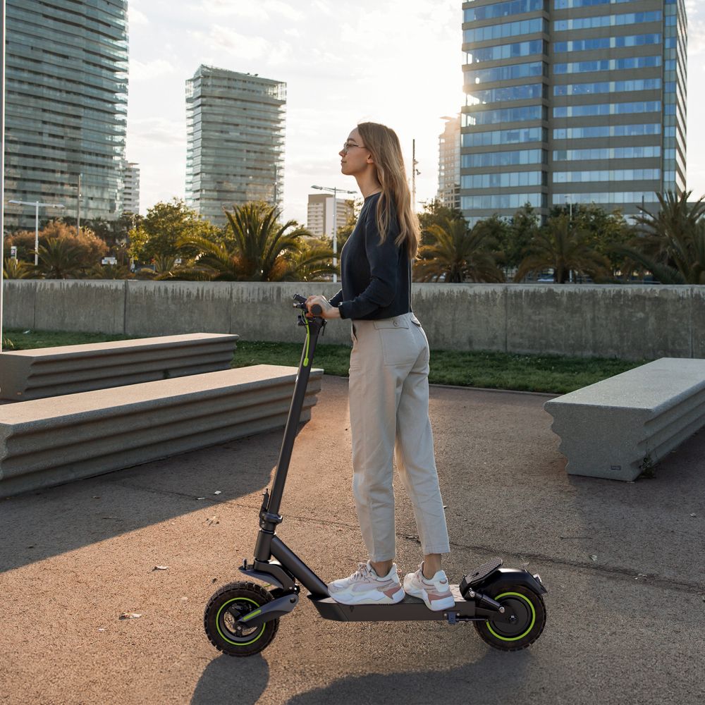 ISINWHEEL S10 Max 10 Commuting Electric Scooter 1000W Motor 54.6V 15Ah Battery